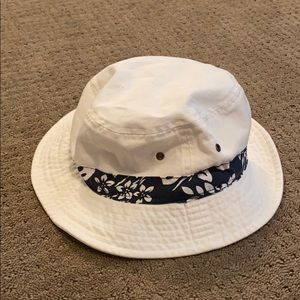 Bucket hat for the beach!